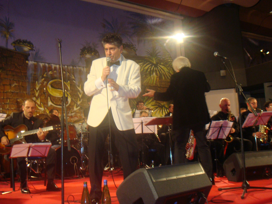 Washington Rat Pack singer Frankie Roma with JSO, Bari, Italy